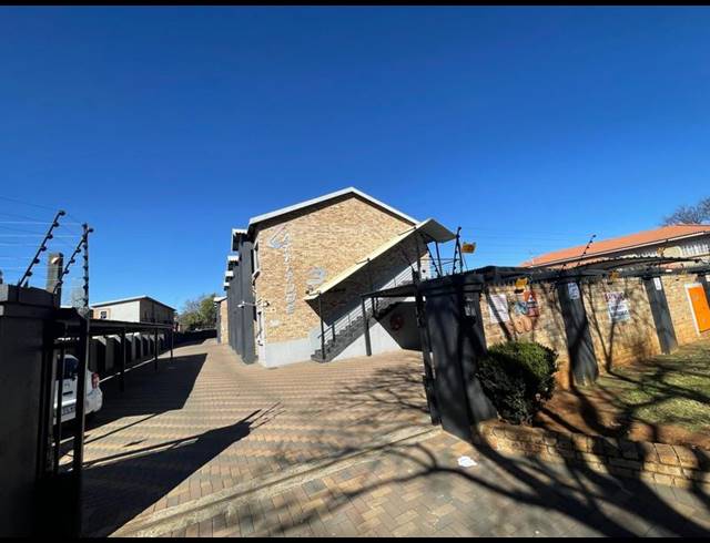 2 BEDROOM PROPERTY TO RENT IN BULT WEST